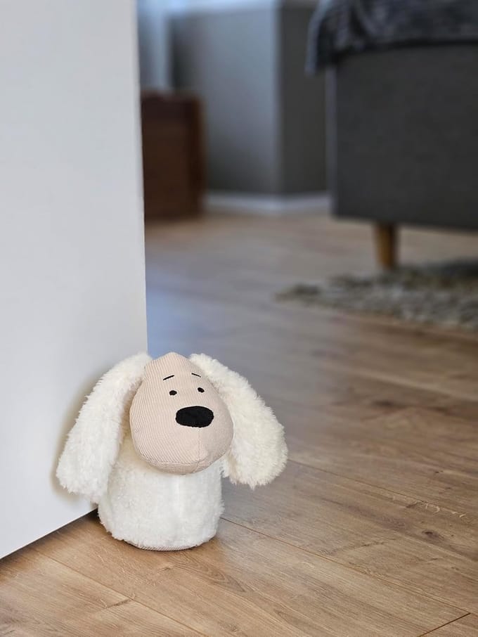 Dierenvorm deuropener met zandvulling stoffen deurstop beige