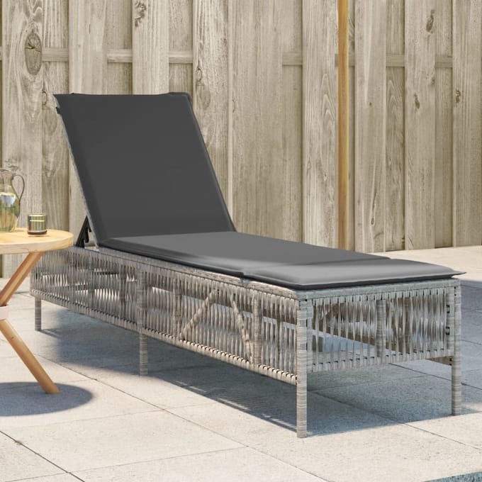 vidaXL - Ligbed - met - kussen - poly - rattan - lichtgrijs