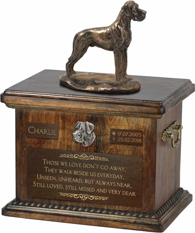 Duitse Dog II - persoonlijke urn met beeldje voor hondenas