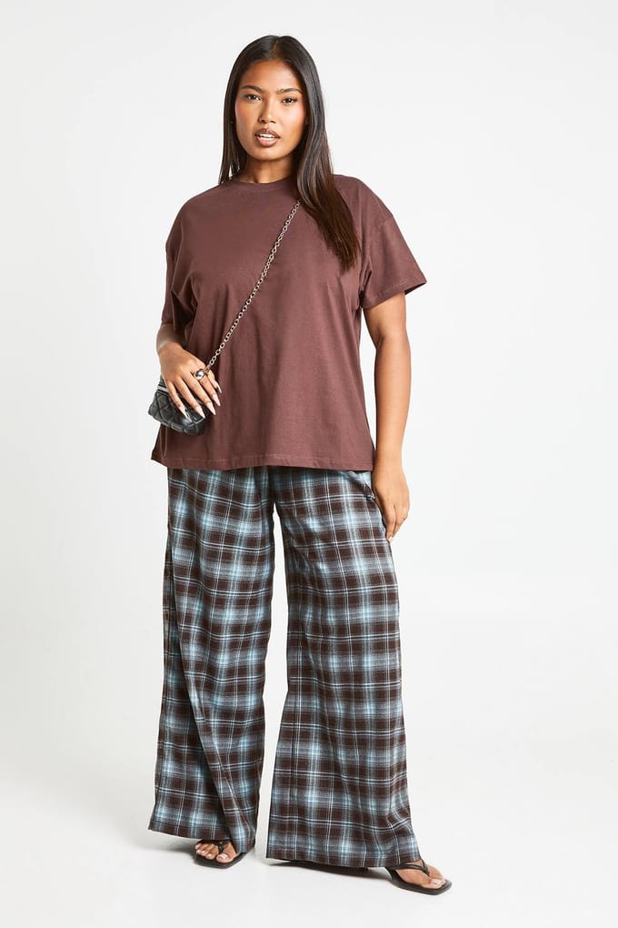 boohoo Dames Plus Oversized T-shirt met korte mouwen | Chocoladebruin | Maat: 44
