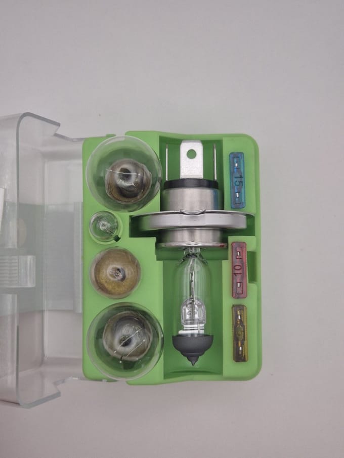 Grundig Autolampset H4 — 12V — Inclusief lamp en zekeringen