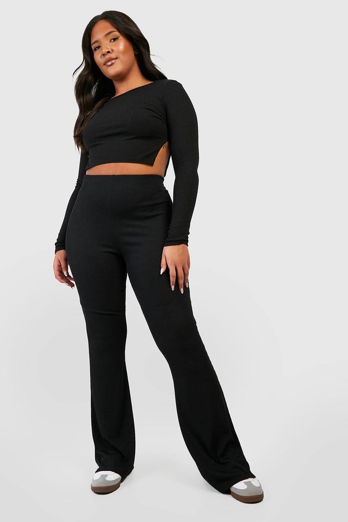 Dames Boohoo Basics Plus Geribbelde Hoge Taille Flare Broek | Zwart | Maat: 46