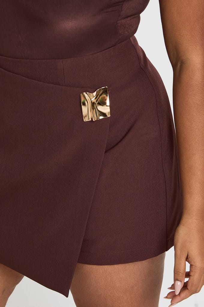 boohoo Dames Plus Skort met gouden afwerking | Chocoladebruin | Maat: 48