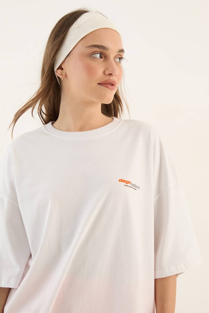 Dames Dsgn Studio Outdoors Bedrukt Oversized T-shirt | Wit | Maat: Large