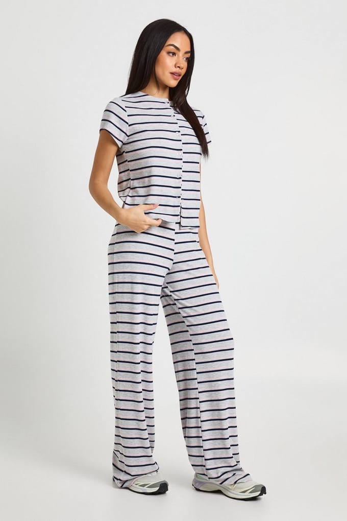 boohoo Dames Gestreepte Geribbelde Knoopsluiting Top Met Korte Mouwen En Broek Set | Grijs | Maat: 40