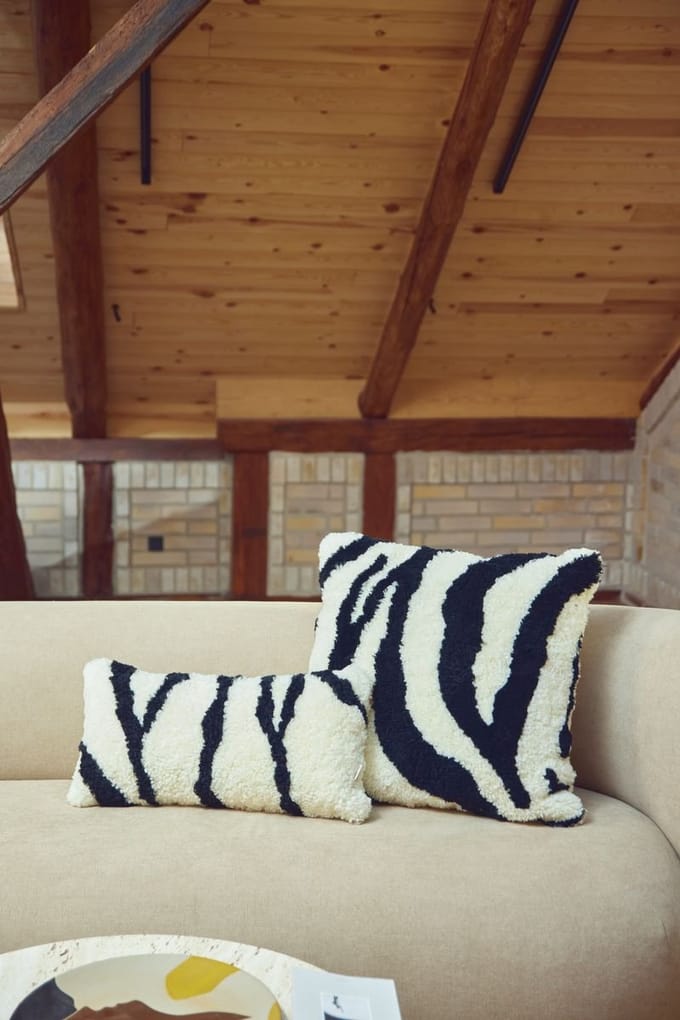 Sheepskin House - Zebra Kussen - Dubbelzijdig - 30x60 cm