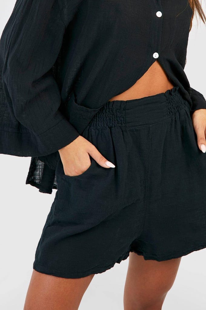 boohoo Dames Textured Lightweight Cotton Elasticated Waist Shorts | Zwart | Maat: 44