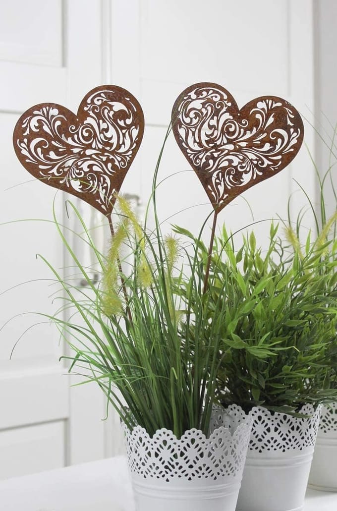 Set van 2 hartvormige tuinstekers voor bloembedden - Decoratieve roestige ornamenten van 32 cm