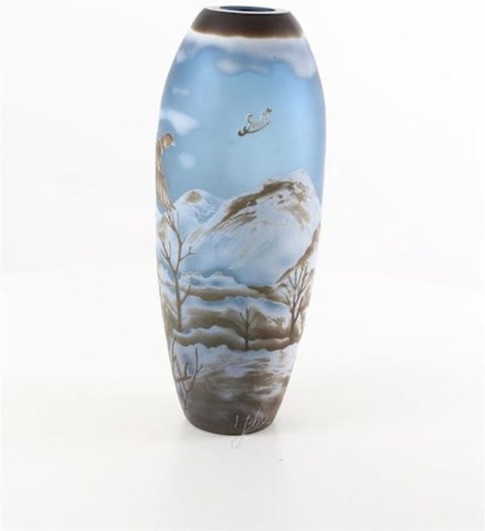 Vaas - A CAMEO GLASS VASE 'WINTER LANDSCAPE' - - 36 cm hoog