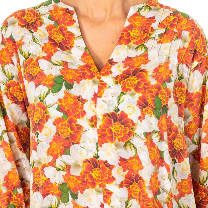 Damesblouse met 3/4 mouwen, ronde hals en V-opening LWU001