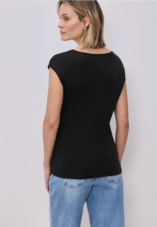 Shirt zonder mouwen met diamanten halslijn