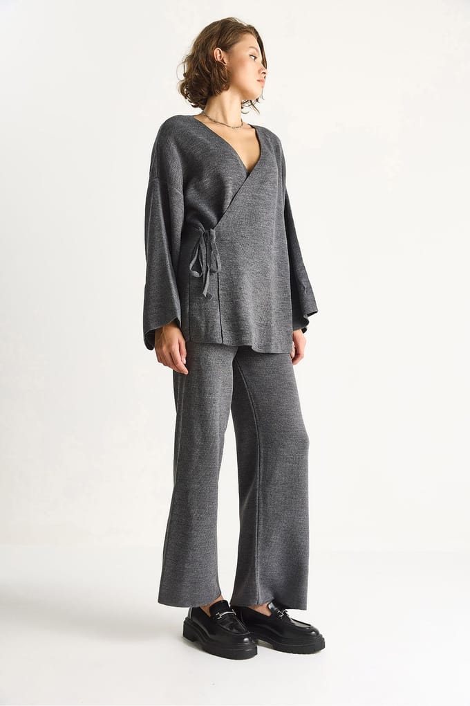 Dubbelzijdige Strikblouse en Wijde Pantalon Set