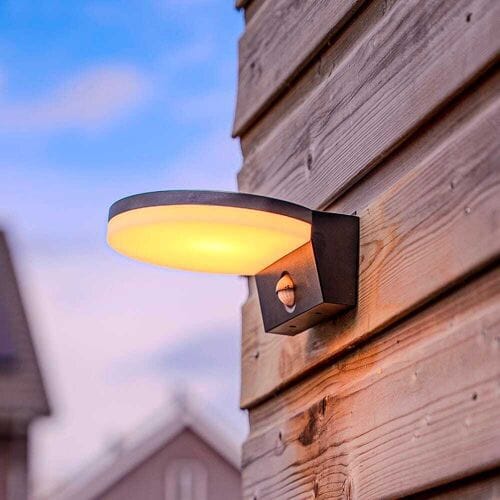HOFTRONIC Derby - LED Wandlamp met sensor - 15 Watt 1500 Lumen - Bewegingssensor en schemerschakelaar - 3000K warm wit licht - zwart