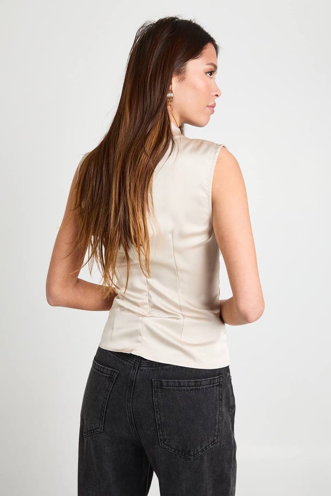 boohoo Dames Satijn top met hoge hals en geplooide afwerking | Oyster | Maat: 8