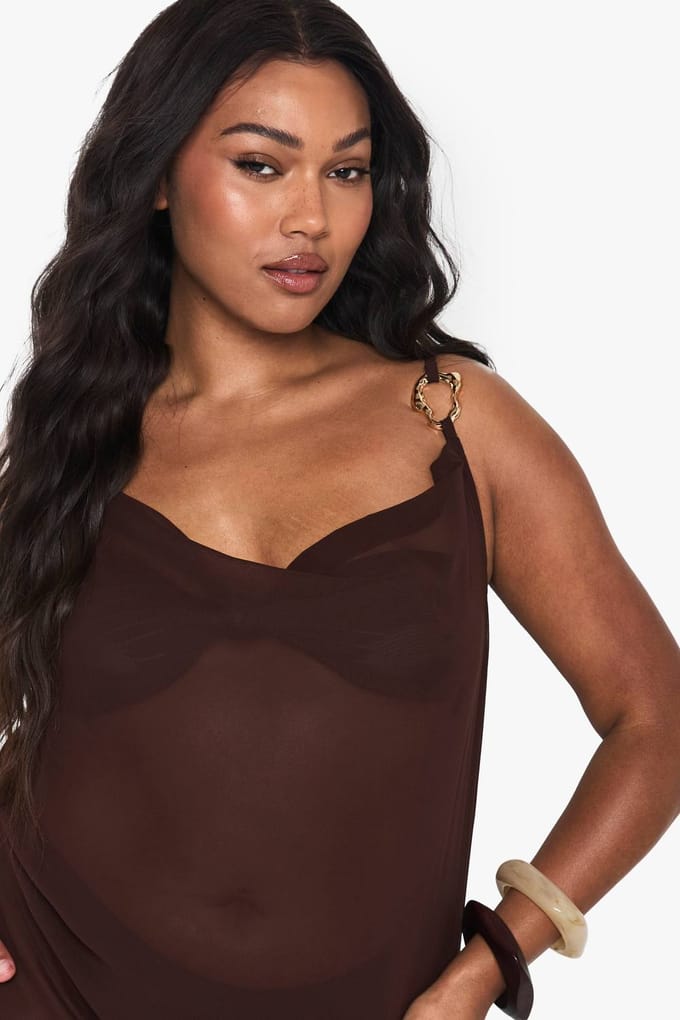 boohoo Dames Plus Chiffon Strand Maxi-jurk met metalen accenten | Chocoladebruin | Maat: 20/22