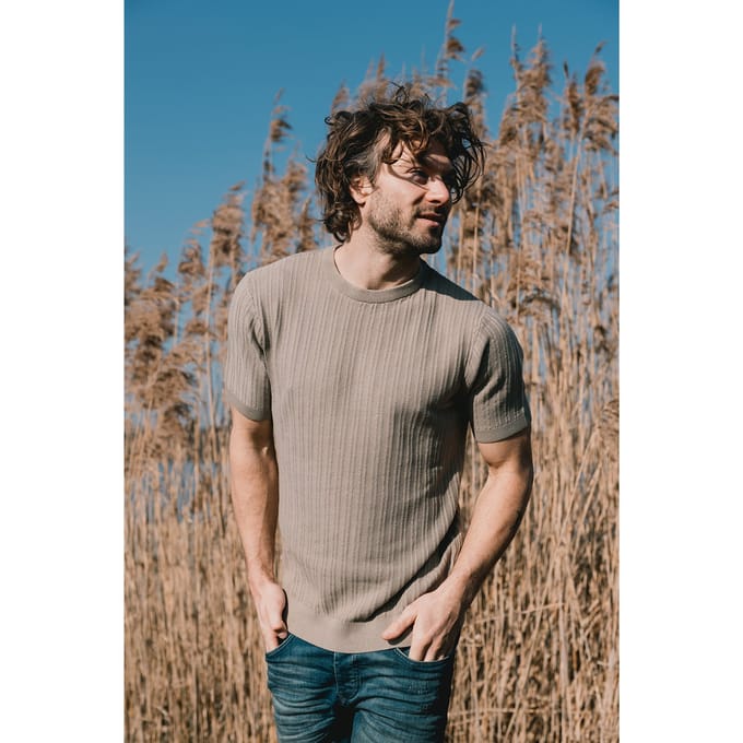 Kultivate Ts Vertical Seneca Rock Size: M | Sweaters Outlet | Heren | Beige