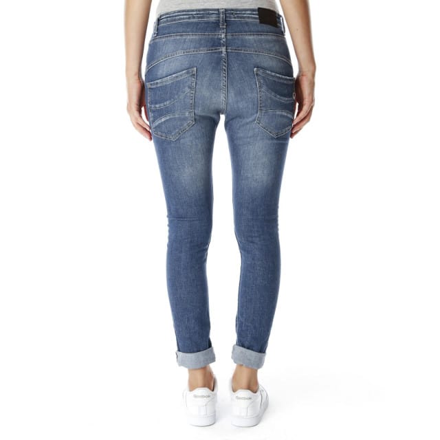 Please P78a destroyed jeans