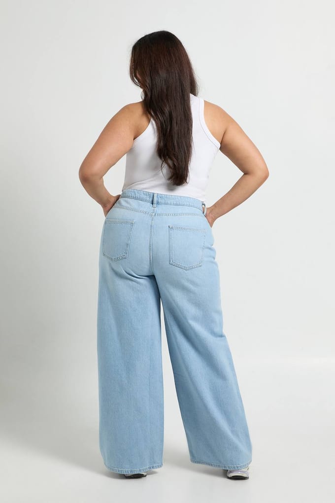boohoo Dames Plus Basics Hoge Taille Wijde Pijp Jeans | Gebleekt | Maat: 28/30L