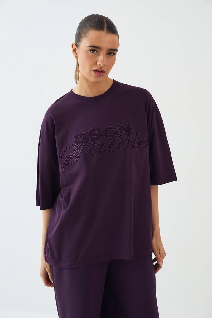 Dames DSGN Studio Badstof Applique Oversized T-Shirt | Aubergine | Maat: Small