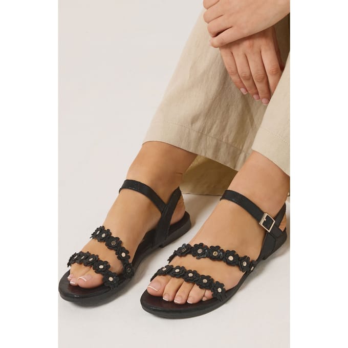 Yours Zwarte Ditsy Bloemenprint Sandalen In Brede Epasvormsize 42E