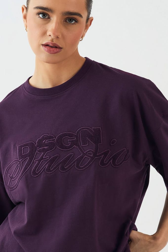 Dames DSGN Studio Badstof Applique Oversized T-Shirt | Aubergine | Maat: Small