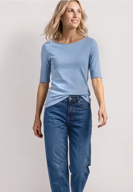 Shirt met golvende halslijn in effen kleur