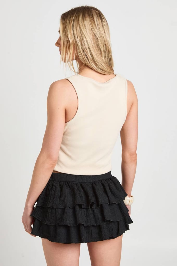 boohoo Dames Petite Getextureerde Booty Shorts Met Ruches | Zwart | Maat: 44