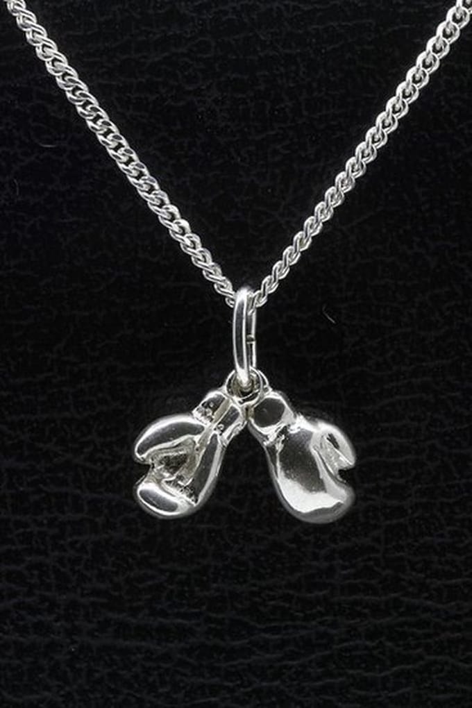 Zilveren bokshandschoenen ketting BlueQuin