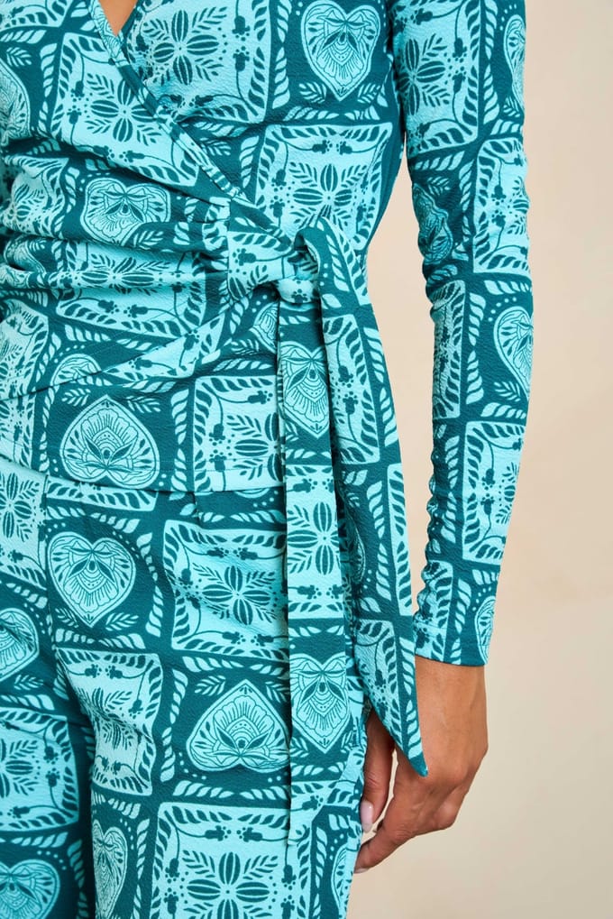 Top Aven | Teal Hearts