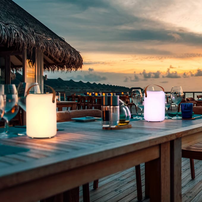 FH Lighting Solar-LED tafellamp Orno, warmwit en RGB