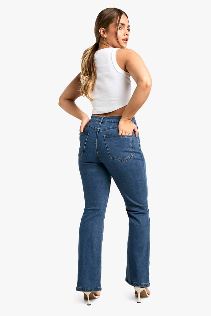 boohoo Dames Petite Basics Flared Jeans | Mid Blue | Maat: 6/28L