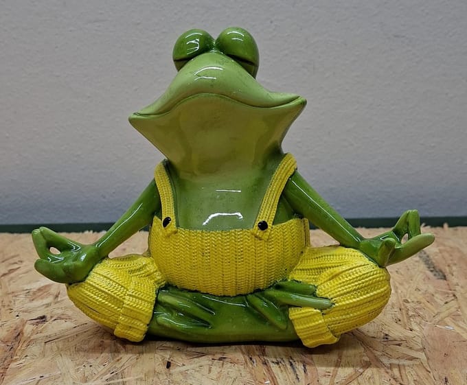 Zen-Kikker "Mindful Groen" – 17 cm hoog - polyresin - polystone - Decoratie - Woonaccessoires - Beeld
