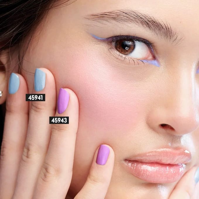Oriflame OnColour nail polish - Icy Blue