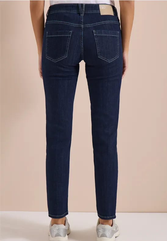 Mid Waist straight leg jeans in casual fit