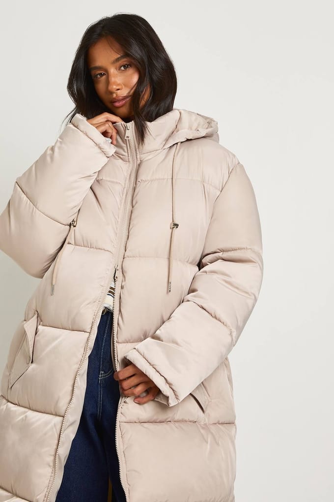 boohoo Dames Petite Longline Pufferjas | Stone | Maat: 16