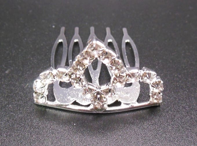 Tiara mini met halve ronden en puntige ovaal strass