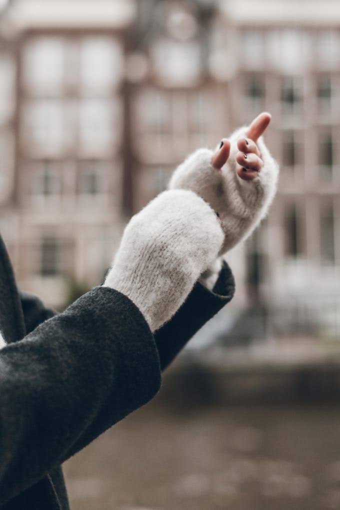 Mikuta The White Fluffy Alpaca Knit Gloves White Maat: OS | Sjaals Outlet | Dames | Wit