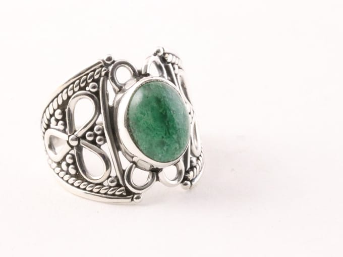 Opengewerkte zilveren ring met jade - maat 18