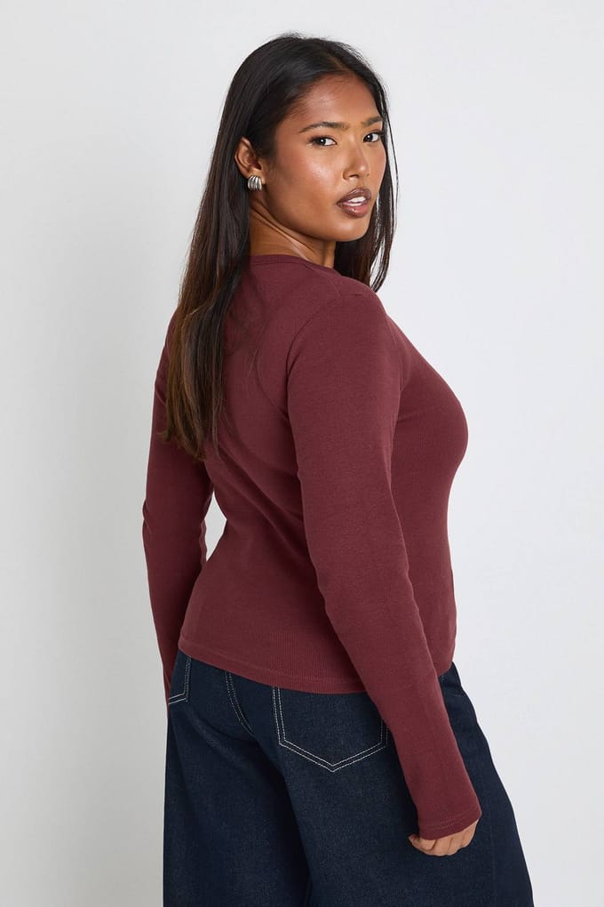 boohoo Dames Plus Basic geribbelde top met lange mouwen, aansluitend lang model | Bordeaux Rood | Maat: 46