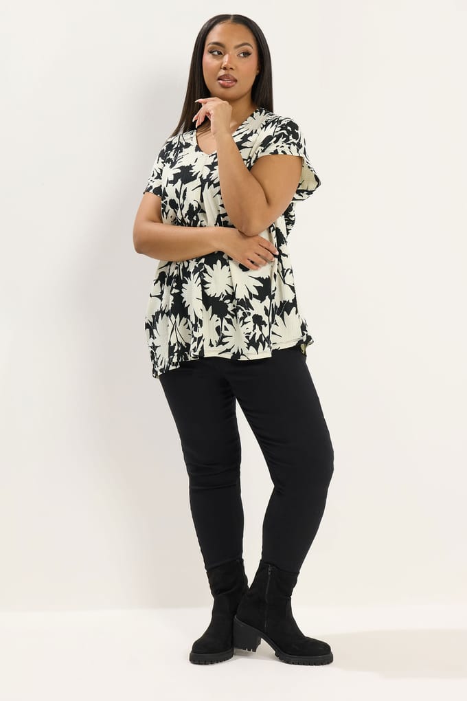 Yours Zwarte Getextureerde Top Met Bloemenprint Size 58-60