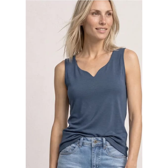 Basic top met hartvormige halslijn