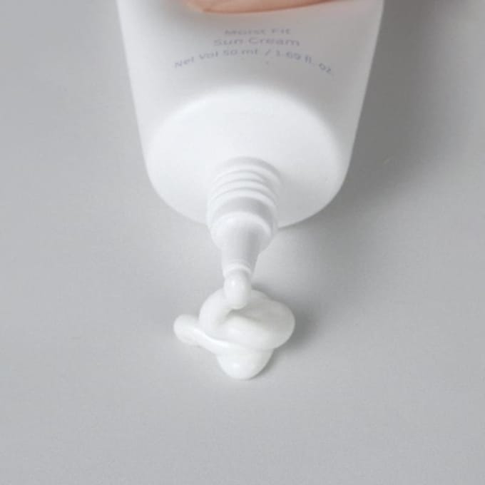 Eiio Moist Fit Crème Solaire SPF 50+/PA++++ 50mL (3 Options) 2PCS white