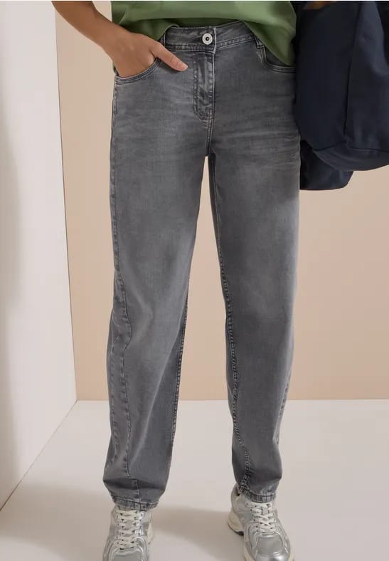 High Waist Barrel Leg jeans in Loose Fit