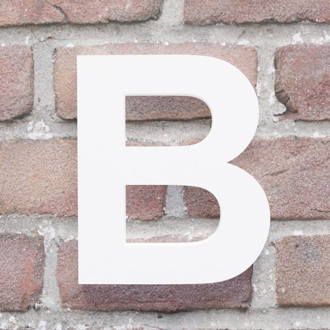 Huisnummer Arial B wit - Maat: Middel (15 cm) - blinde bevestiging - Huisnummerbord -