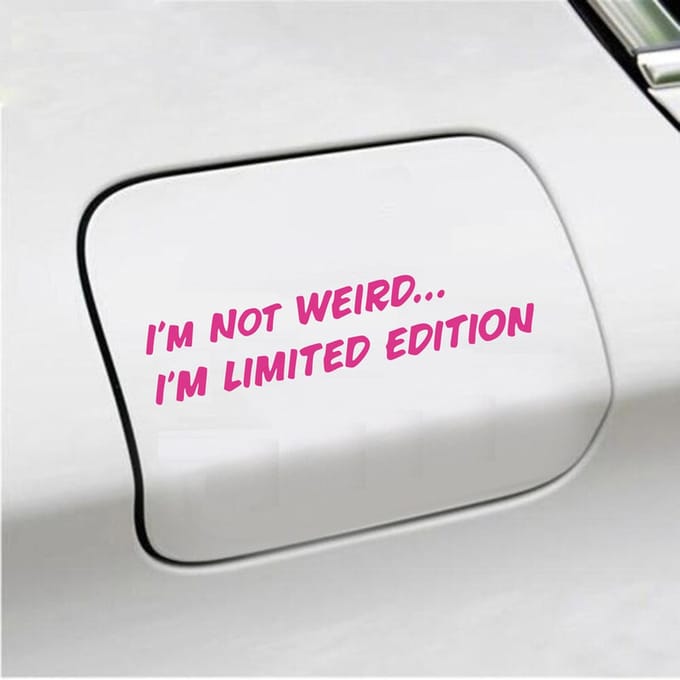 Bumpersticker - Im Not Weird - 4 X 20 - Roze
