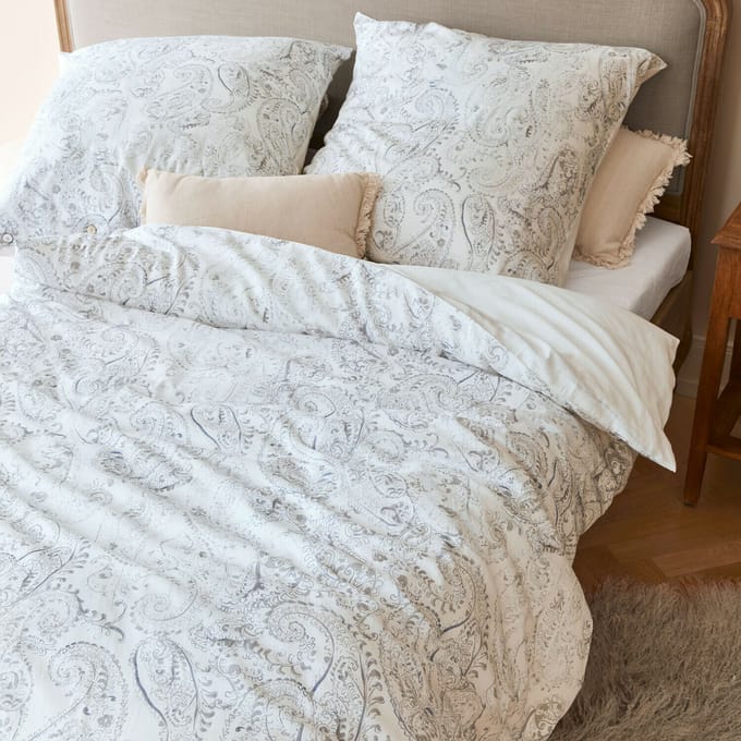 LOBERON Beddengoed Caselia wit/grijs