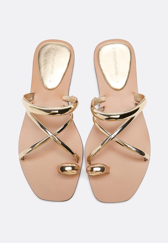 Stradivarius Platte sandalen met studs  GOUD 37