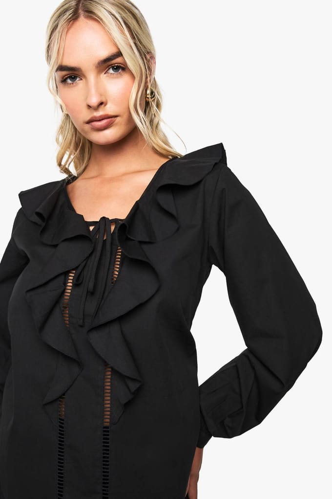 boohoo Dames Ruffle Cutwork Trim Blouse | Black | Maat: 6