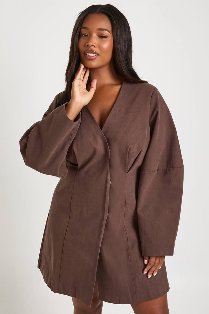 boohoo Dames Plus Twill Ballonmouw Getailleerde Mini Jurk | Chocoladebruin | Maat: 50
