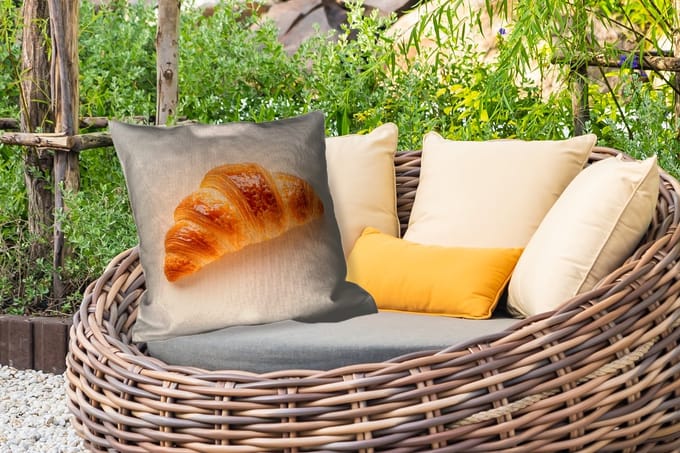 Sierkussen Buiten - Croissant - Brood - Beige - 60x60 cm - Weerbestendig